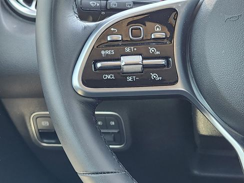 Used 2023 Mercedes-Benz GLB 250 4MATIC image 23