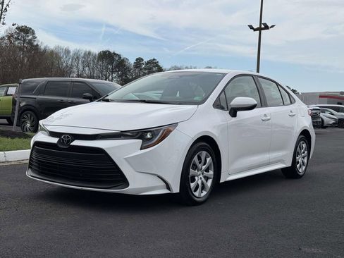 Used 2024 Toyota Corolla LE image 23