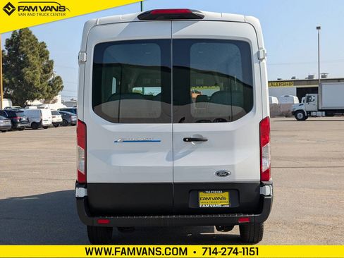 Used 2023 Ford E-Transit Medium Roof image 5
