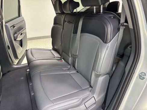 Used 2024 Kia EV9 Light RWD image 2
