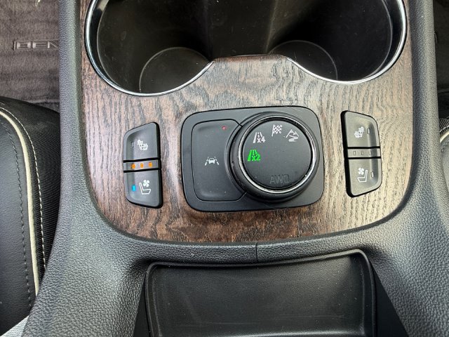 Used 2020 GMC Acadia Denali w/ Technology Package AWD/4WD image 31
