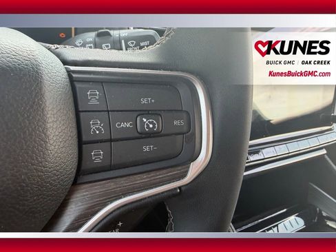 Used 2024 Jeep Wagoneer L Series II w/ Flexible Seating Group AWD/4WD image 11