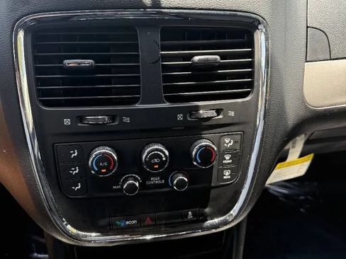 Used 2015 Dodge Grand Caravan SXT w/ Blacktop Package FWD image 30