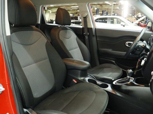 Used 2018 Kia Soul + FWD image 25
