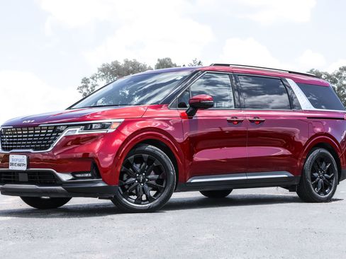 Used 2023 Kia Carnival SX image 2