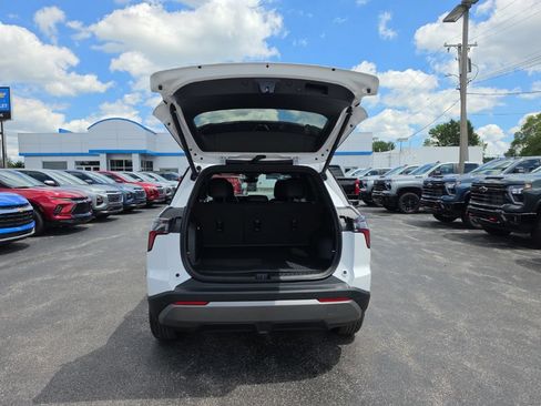 New 2026 Chevrolet Equinox LT w/ Convenience Package II AWD/4WD image 8