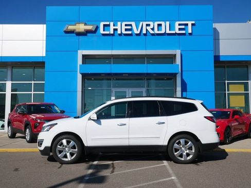Used 2017 Chevrolet Traverse Premier image 2