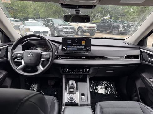 Used 2024 Mitsubishi Outlander SE FWD image 16