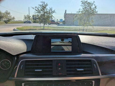 Used 2018 BMW 320i Sedan w/ Convenience Package image 18