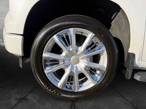 Used 2024 Chevrolet Silverado 1500 High Country w/ Technology Package image 14