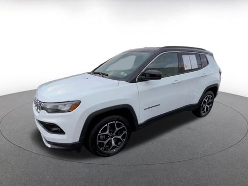 Used 2025 Jeep Compass Limited image 6