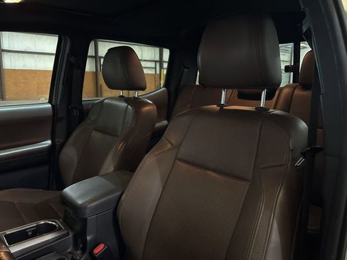 Used 2016 Toyota Tacoma Limited w/ Towing Package image 19