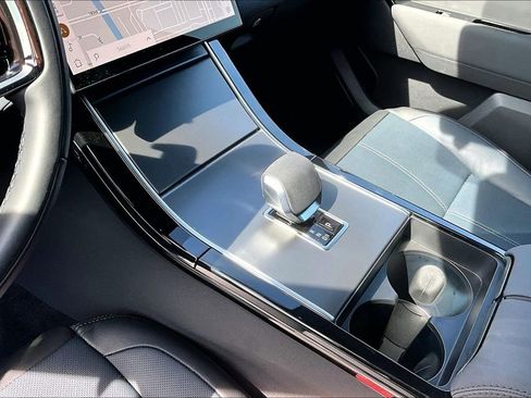 Used 2025 Land Rover Range Rover Velar Dynamic SE image 16