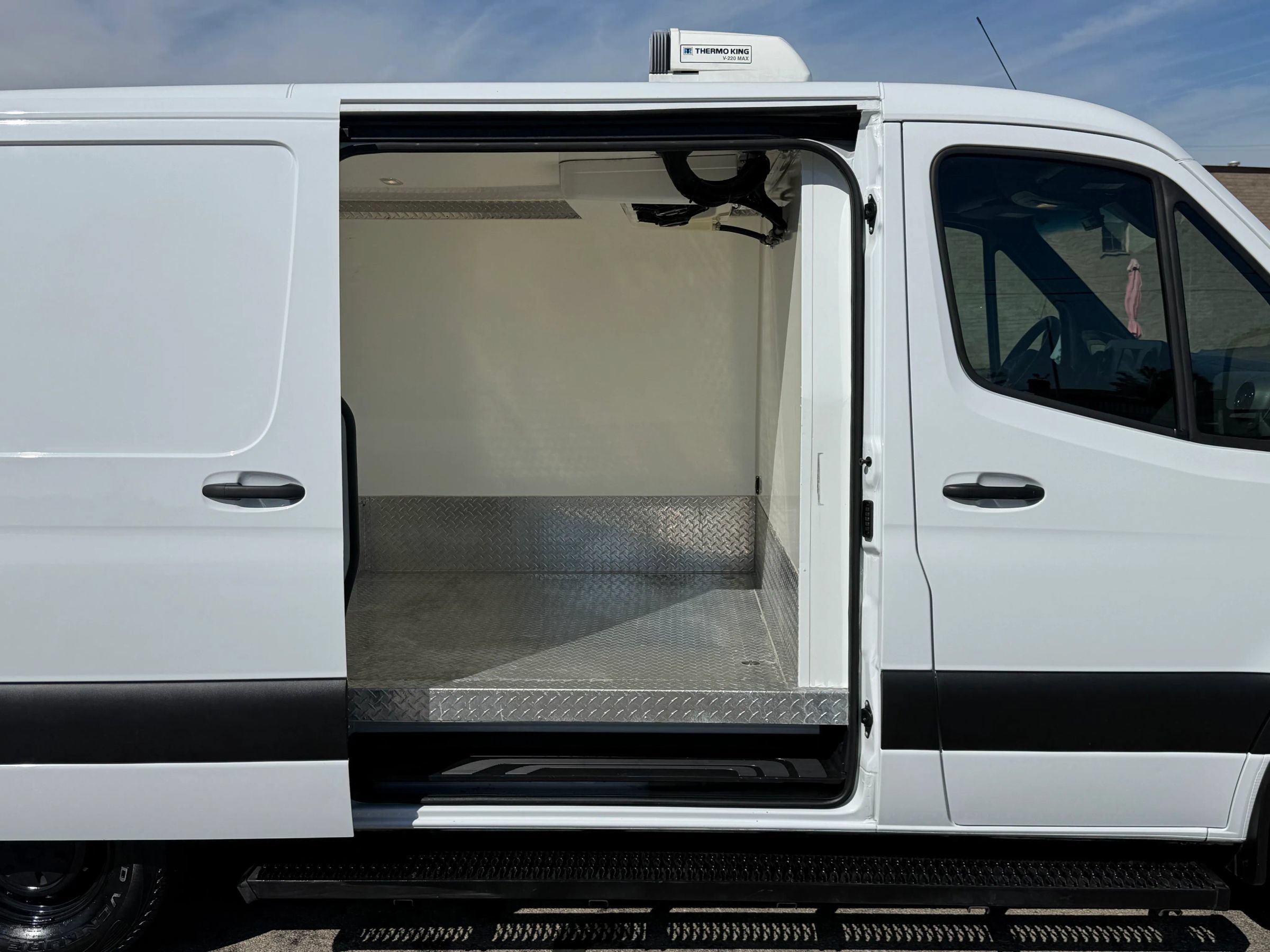 Used 2024 Mercedes-Benz Sprinter 2500 image 11
