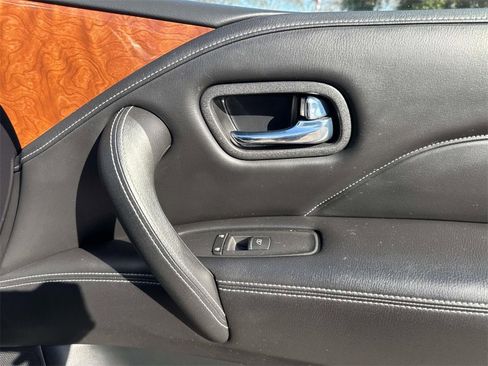 Used 2018 INFINITI QX80 Base image 18