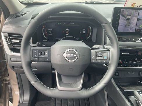 Used 2025 Nissan Rogue SL w/ Tech Package AWD/4WD image 19
