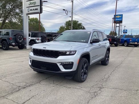 New 2025 Jeep Grand Cherokee Limited w/ Black Appearance Package image 3