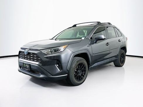 Used 2020 Toyota RAV4 XLE w/ Carpet Mat Package AWD/4WD image 3