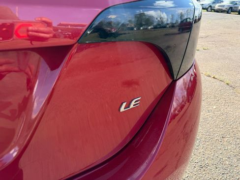 Used 2018 Toyota Corolla LE image 12