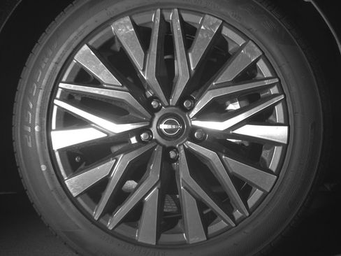 Used 2025 Nissan Altima 2.5 SV FWD image 13