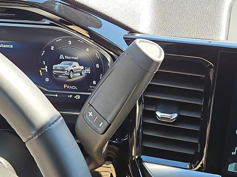 Used 2025 Chevrolet Silverado 1500 LT image 14