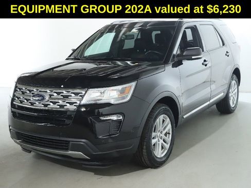 Used 2019 Ford Explorer XLT w/ Equipment Group 202A image 3