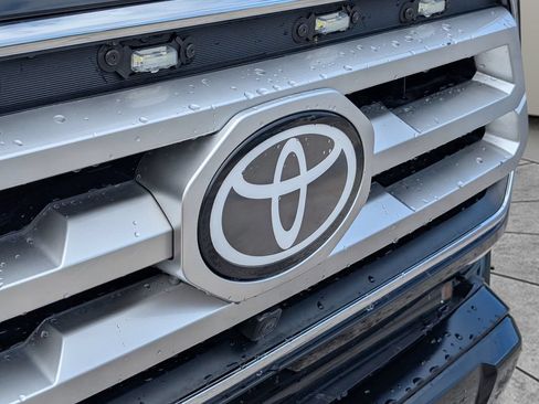 Used 2022 Toyota Tacoma Limited AWD/4WD image 10