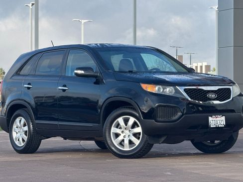 Used 2012 Kia Sorento LX image 2