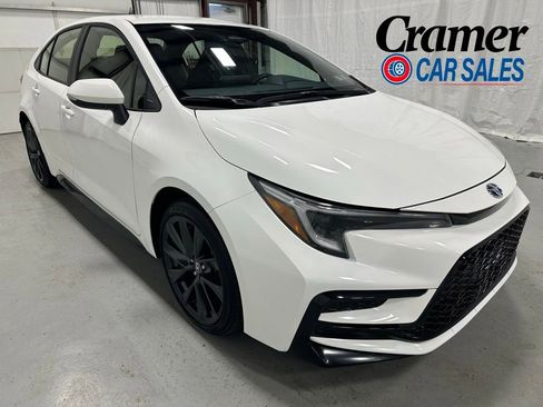 Used 2025 Toyota Corolla SE FWD image 1