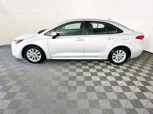 Used 2023 Toyota Corolla LE w/ LE Convenience Package FWD image 6