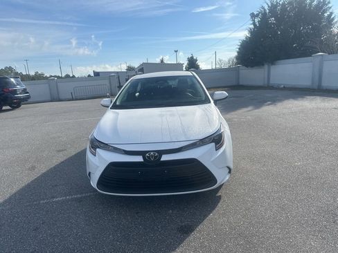 Used 2025 Toyota Corolla LE image 2