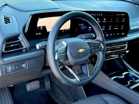 Used 2024 Chevrolet Traverse LT w/ Trailering Package FWD image 12