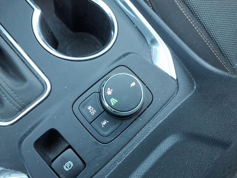 Used 2020 Chevrolet Traverse LT image 33