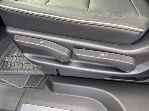 Used 2023 GMC Yukon SLT image 17