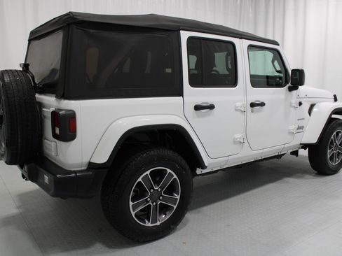 Used 2023 Jeep Wrangler Unlimited Sahara w/ Cold Weather Group AWD/4WD image 6