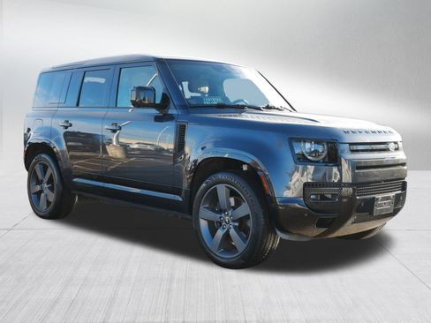 Used 2025 Land Rover Defender 110 V8 image 3