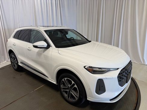 Certified 2025 Audi Q5 Premium w/ Convenience Package AWD/4WD image 32