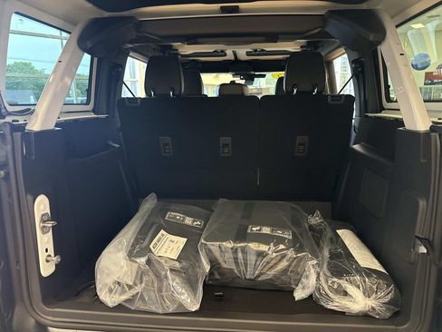 New 2025 Ford Bronco Badlands w/ Sasquatch Package AWD/4WD image 36