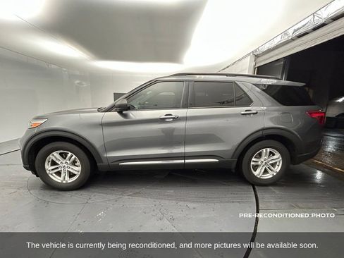 Used 2022 Ford Explorer XLT w/ Equipment Group 202A image 2