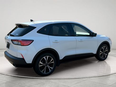 Used 2022 Ford Escape SE w/ SE Sport Appearance Package image 19