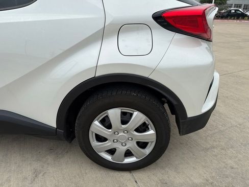 Used 2021 Toyota C-HR LE FWD image 4