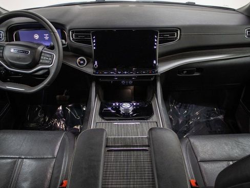 Used 2024 Jeep Wagoneer L Series II w/ Flexible Seating Group image 11