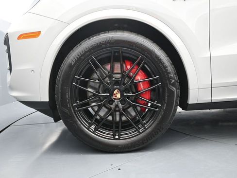 New 2025 Porsche Cayenne S AWD/4WD image 8
