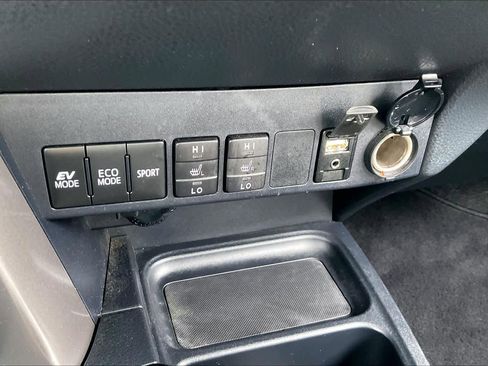 Used 2018 Toyota RAV4 Limited image 31