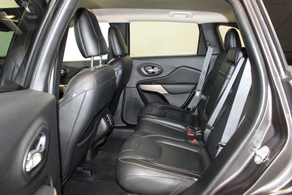 Used 2017 Jeep Cherokee Limited FWD image 4