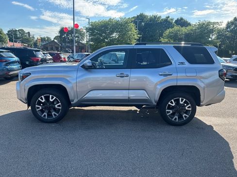 Used 2025 Toyota 4Runner TRD Sport AWD/4WD image 4