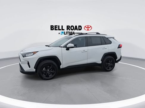 Used 2021 Toyota RAV4 XLE w/ Convenience Package FWD image 4