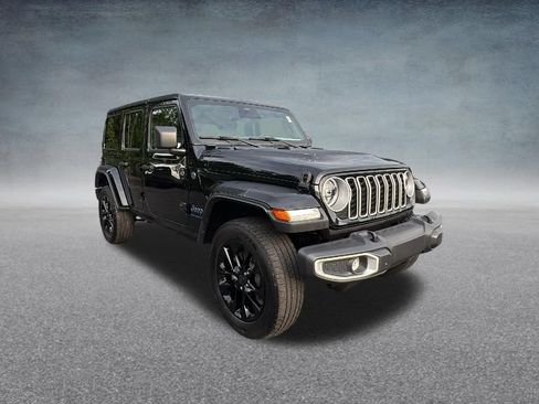 Used 2025 Jeep Wrangler Unlimited Sahara w/ Safety Group AWD/4WD image 3