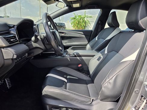 Used 2025 Toyota Camry SE FWD image 27