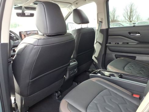 New 2026 Nissan Pathfinder Platinum image 27